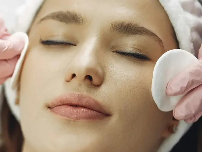 Benefits of a Deep Cleansing Facial with Extraction