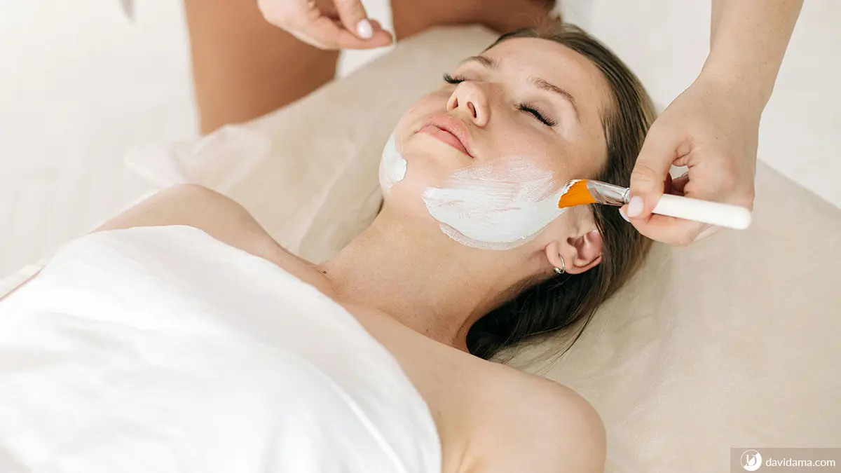 What Does An Exfoliating and Lightening Facial Do For Your Skin?