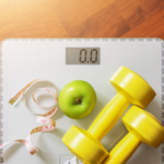 Semaglutide injection pen beside a weekly calendar illustrating a weight loss timeline
